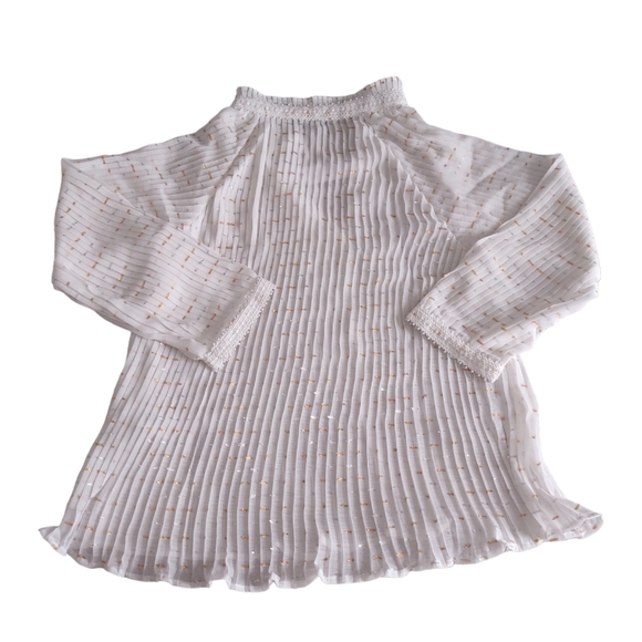 NWT Adelyn Rae XS White Gold Silver Foil Metallic Speckled Pleated Top - Picture 2 of 15